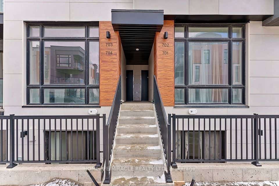 5 Steckley House Lane, Richmond Hill