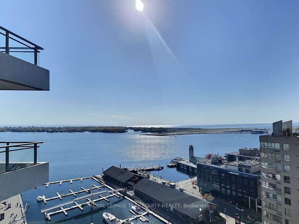230 Queens Quay W #2322, Toronto, ON M5J 2Y7