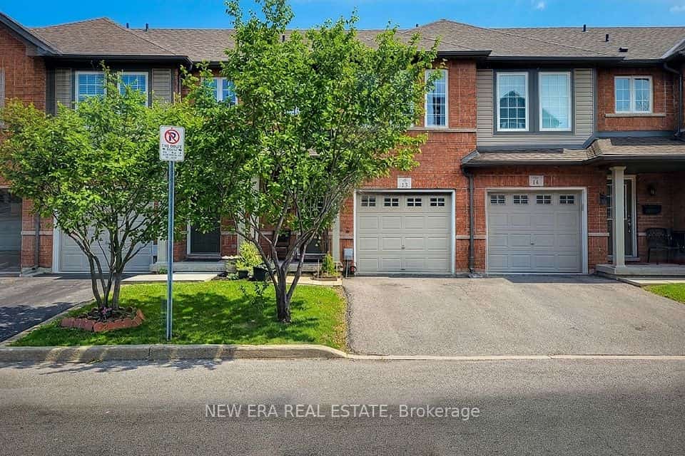 151 Green Road #13, Hamilton, ON L8G 3X2