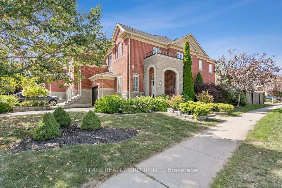 212 Creek Path Avenue, Oakville, ON L6L 6T5