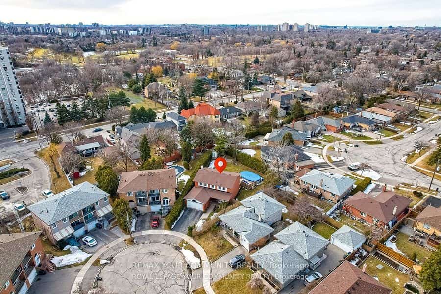 18 Terryellen Crescent, Toronto, ON M9C 1H7