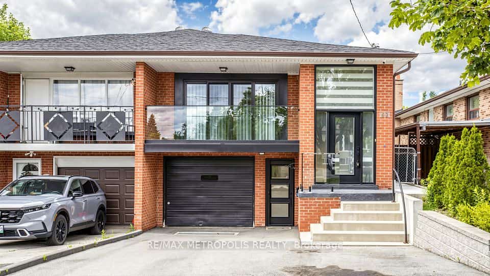 62 Davelayne Road, Toronto, ON M9M 2A7