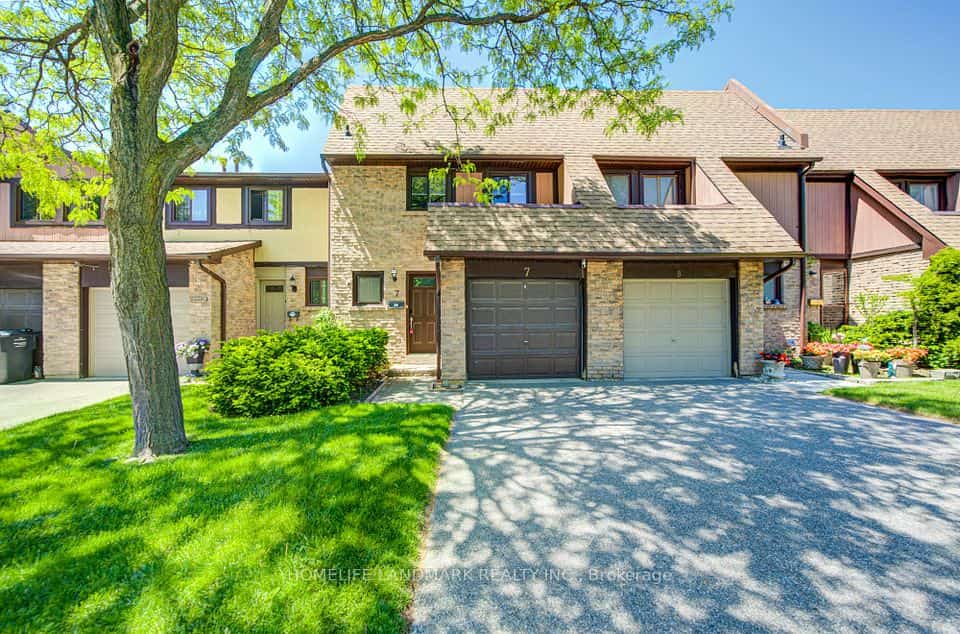 3345 Silverado Drive #7, Mississauga, ON L5A 3Y8