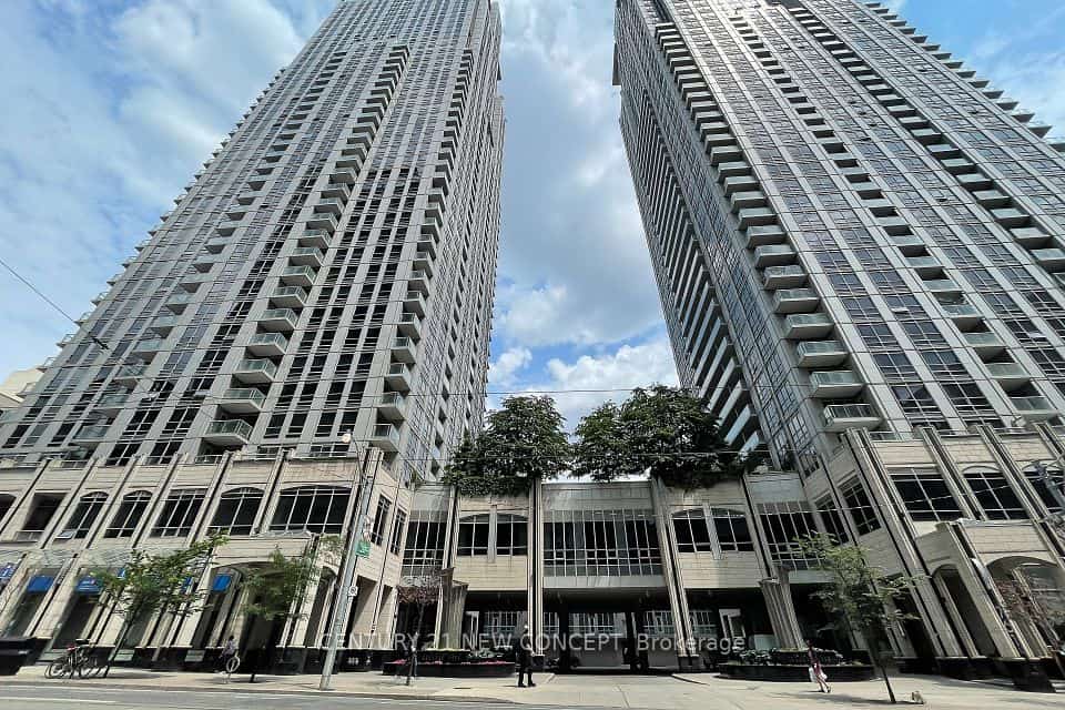 761 Bay Street #404, Toronto, ON M5G 2R2
