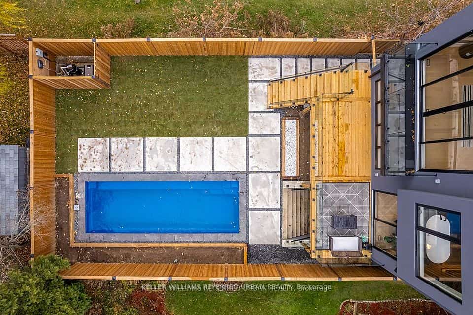 33 Twelfth Street, Toronto, ON M8V 3G8