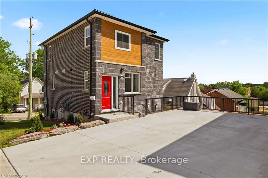 131 St George Street, Kitchener, ON N2G 2T2