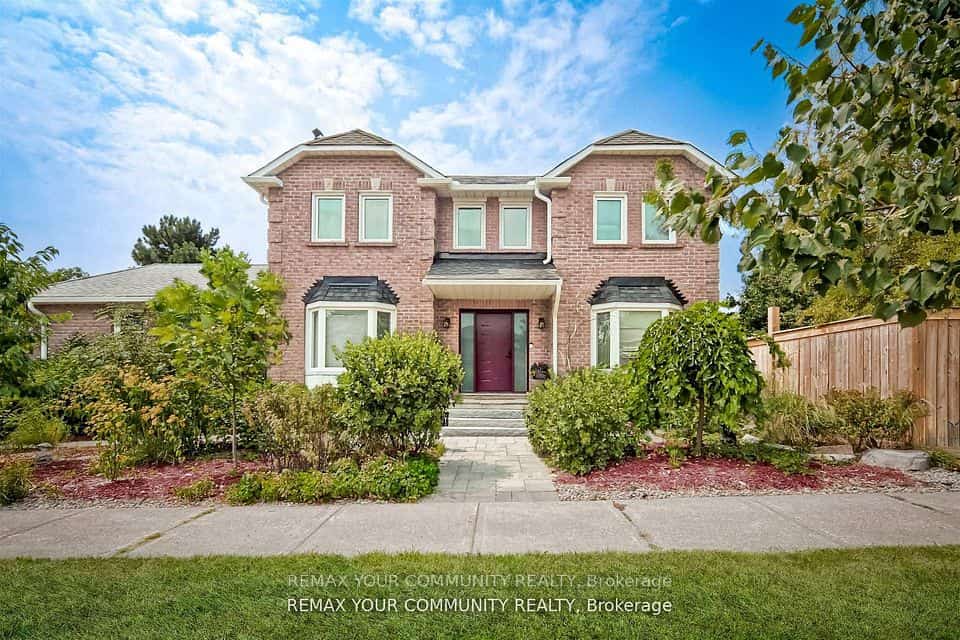2 Kirkland Court, Richmond Hill, ON L4C 9J1