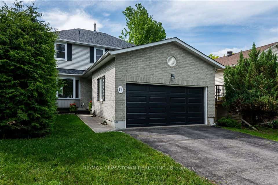 17 Knicely Road, Barrie, ON L4N 6T8