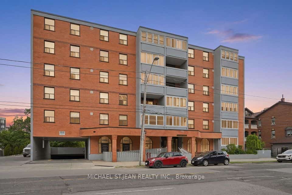 23 Main Street #404, Hamilton, ON L9H 2P7