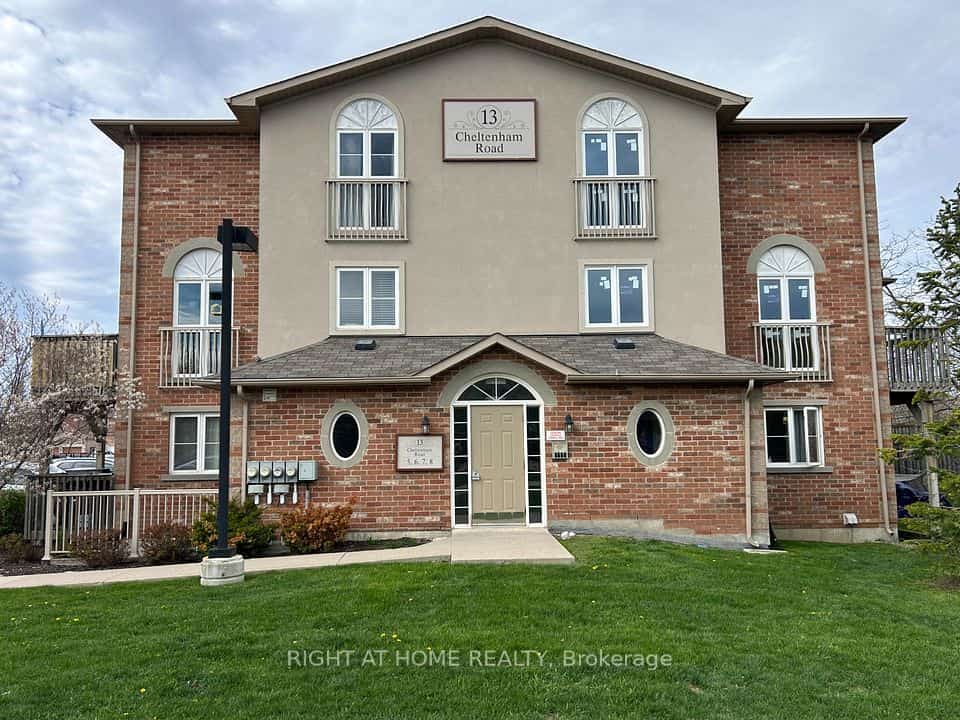 13 Cheltenham Road #5, Barrie, ON L4M 0E3