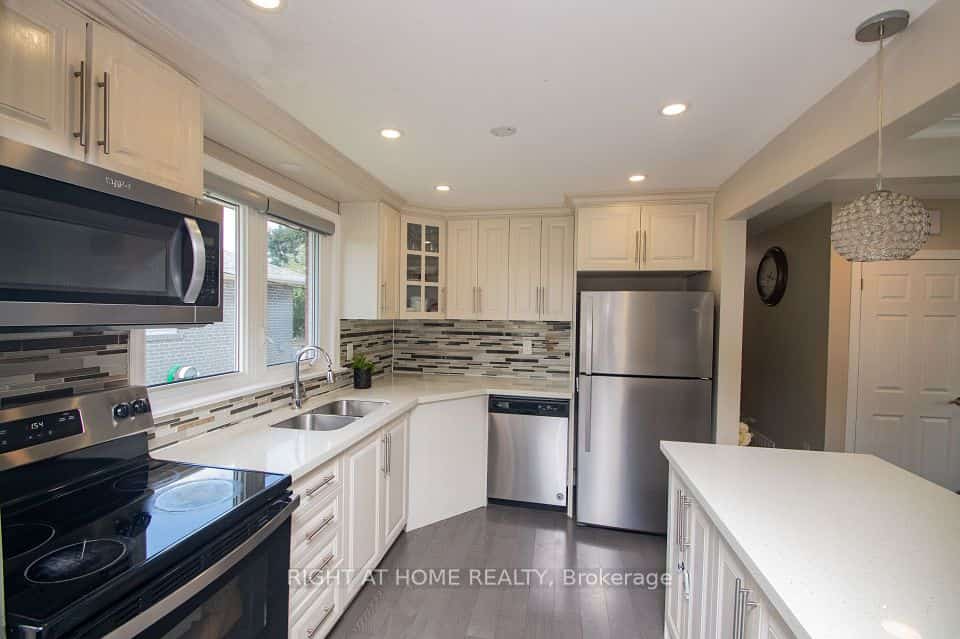 65 Bridgenorth Crescent, Toronto, ON M9V 2M5