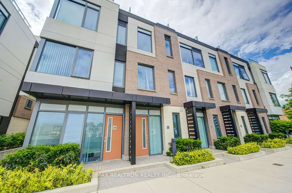 1050 Portage Parkway #TH33, Vaughan, ON L4K 0K3