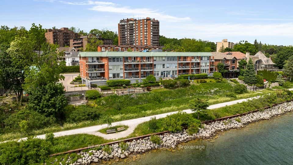 21 Kempenfelt Drive #103, Barrie, ON L4M 1B8