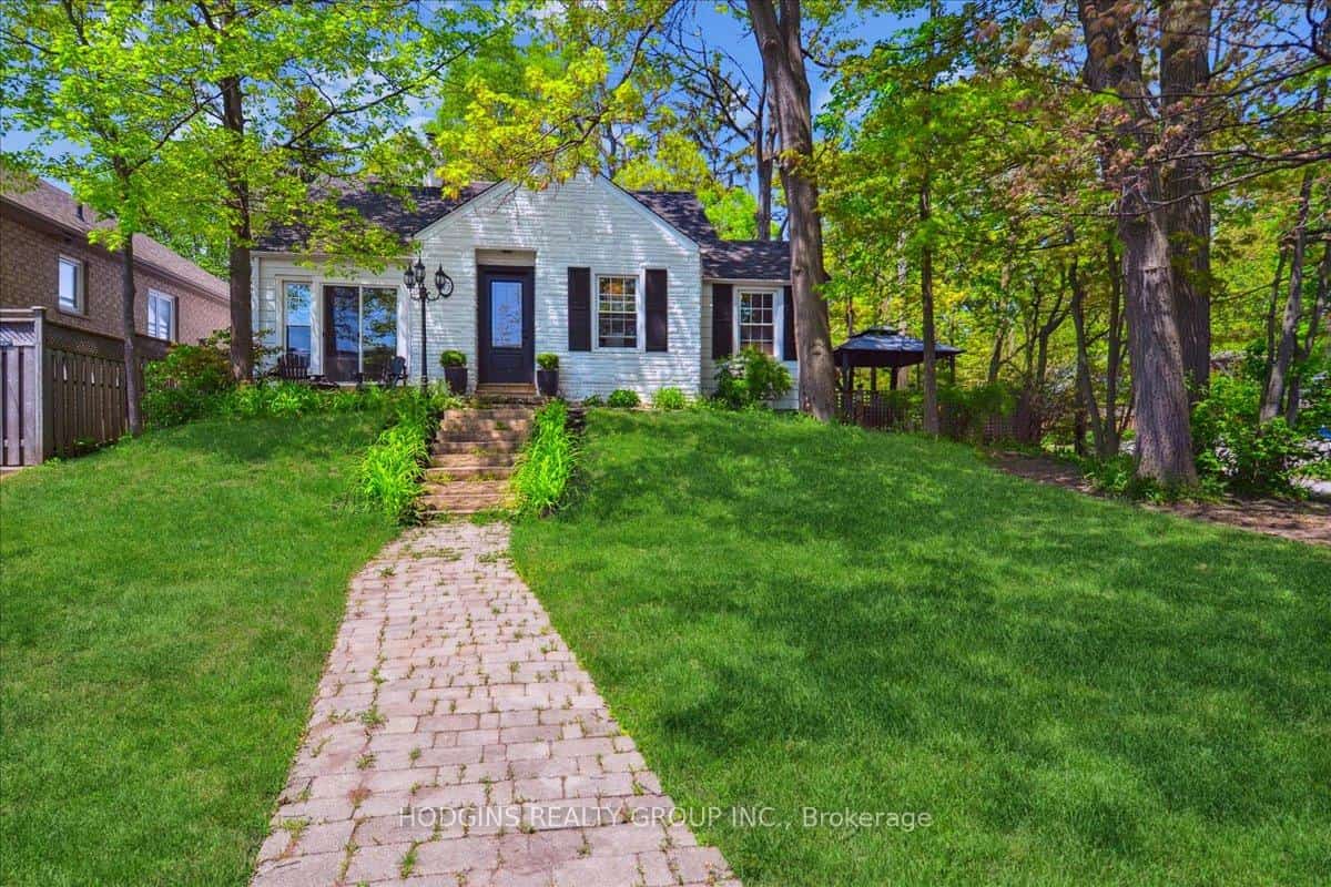 65 Mineola Road E, Mississauga, ON L5G 2E4
