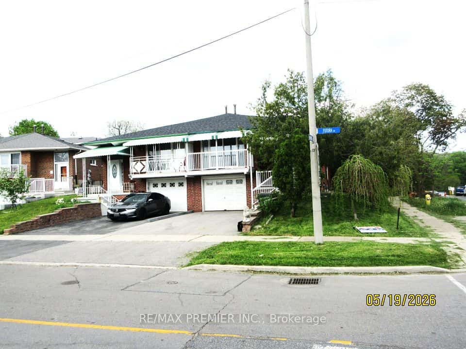 1 Futura Drive, Toronto, ON M3N 2L7