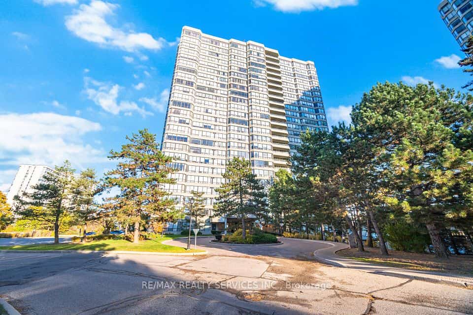 22 Hanover Road #1907, Brampton, ON L6S 5K7