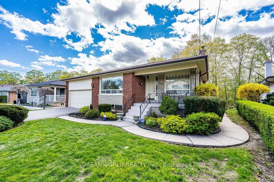 169 Grandravine Drive, Toronto, ON M3J 1B6