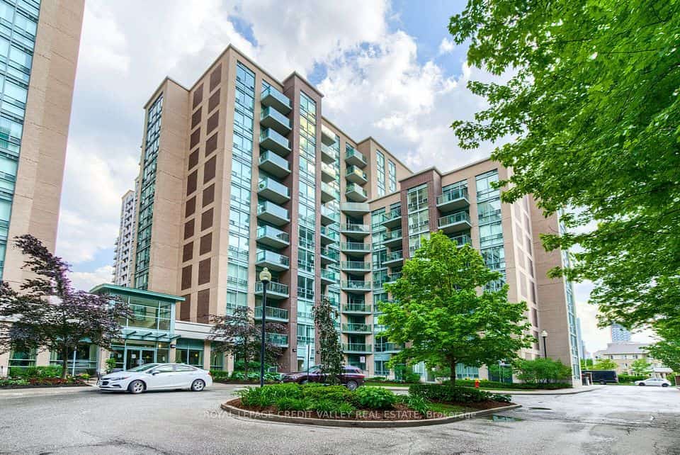 9 Michael Power Place #902, Toronto, ON M9A 0A5
