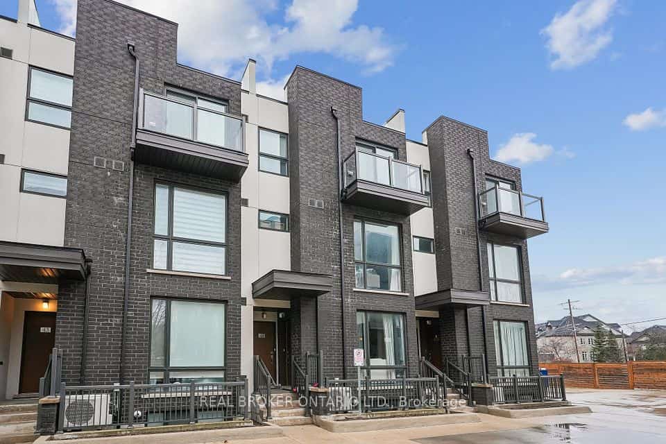 26 Fieldway Road #46, Toronto, ON M8Z 3L2