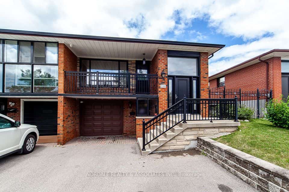 288 Hullmar Drive, Toronto, ON M3N 2G1