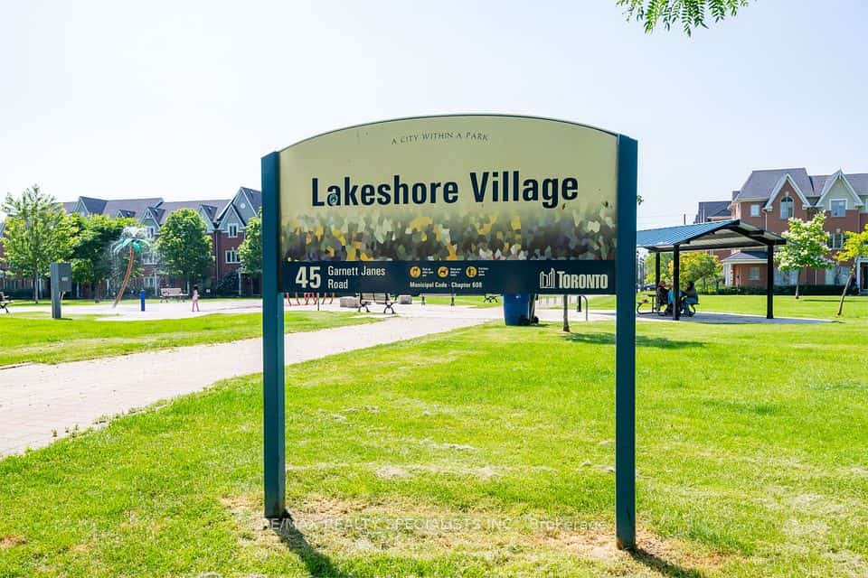 4 Elsinore Path #514, Toronto, ON M8V 4G7
