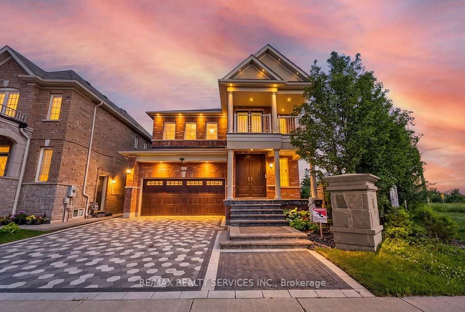 1 Dolbyhill Drive, Brampton, ON L6R 0B3