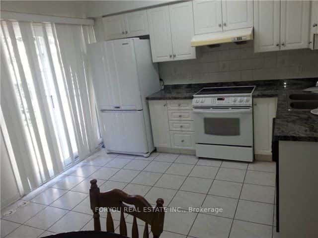29 Rosebank Drive #903, Toronto, ON M1B 5Y7