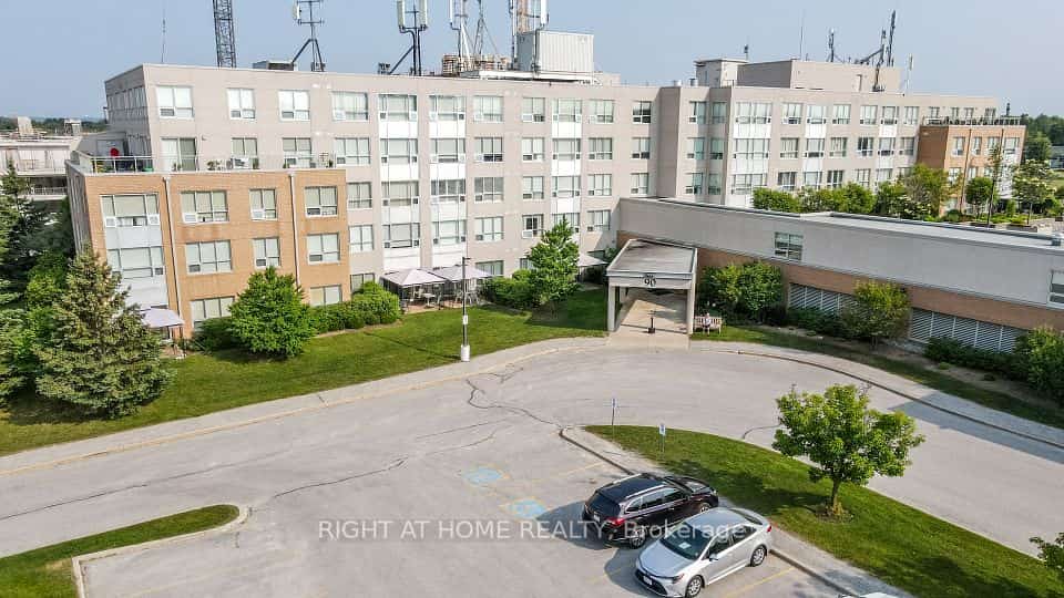 90 Dean Avenue #312, Barrie, ON L4N 0M3