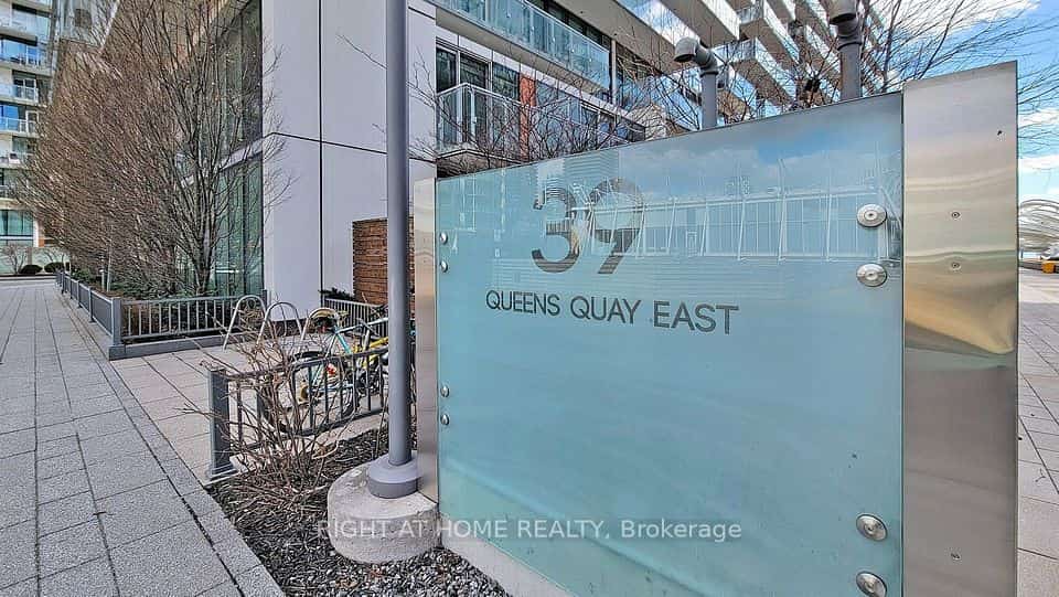 39 Queens Quay E #920, Toronto, ON M5E 0A5