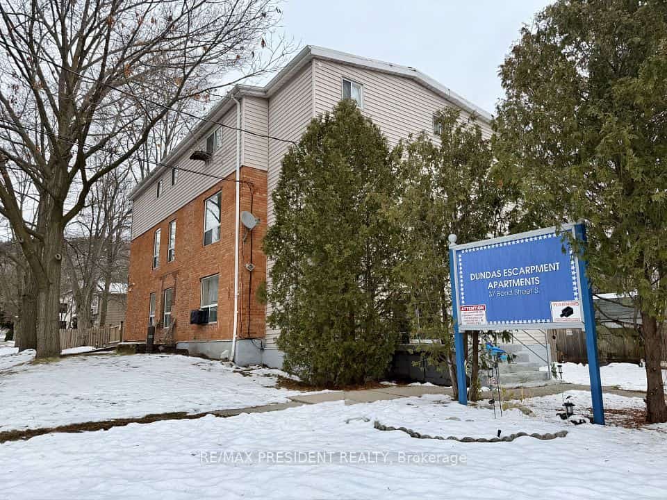 37 Bond Street S, Hamilton, ON L9H 3H2