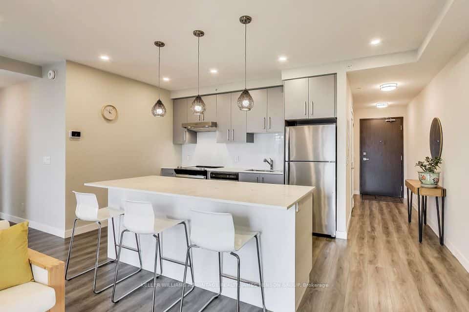 15 Queen Street S #907, Hamilton, ON L8P 0C6