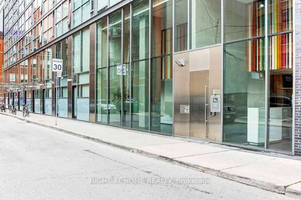 25 Oxley Street #412, Toronto, ON M5V 2J5