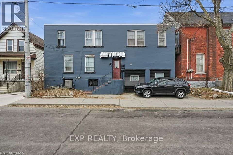 4 Rosemont Avenue, Hamilton, ON L8L 6M4