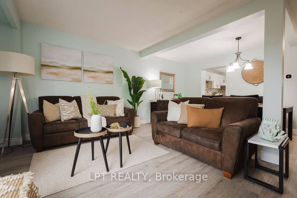 318 Laurier Avenue, Milton