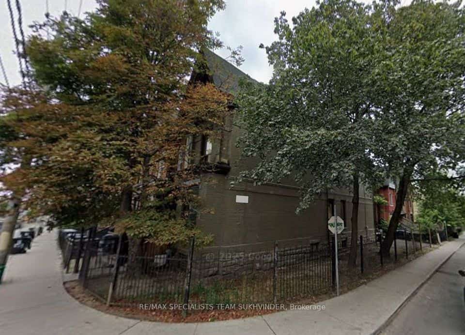 147 Gerrard Street E, Toronto, ON M5A 2E4