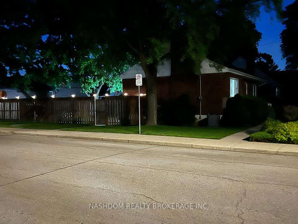 1 Bryant Court, Hamilton, ON L8K 4A9