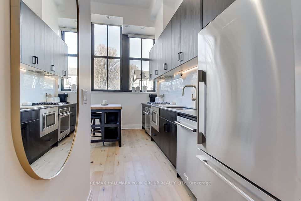 400 Park Avenue #203, Newmarket, ON L3Y 1V8