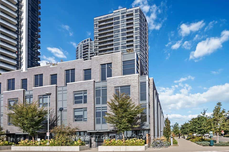 30 Gibbs Road #TH101, Toronto, ON M9B 0E4