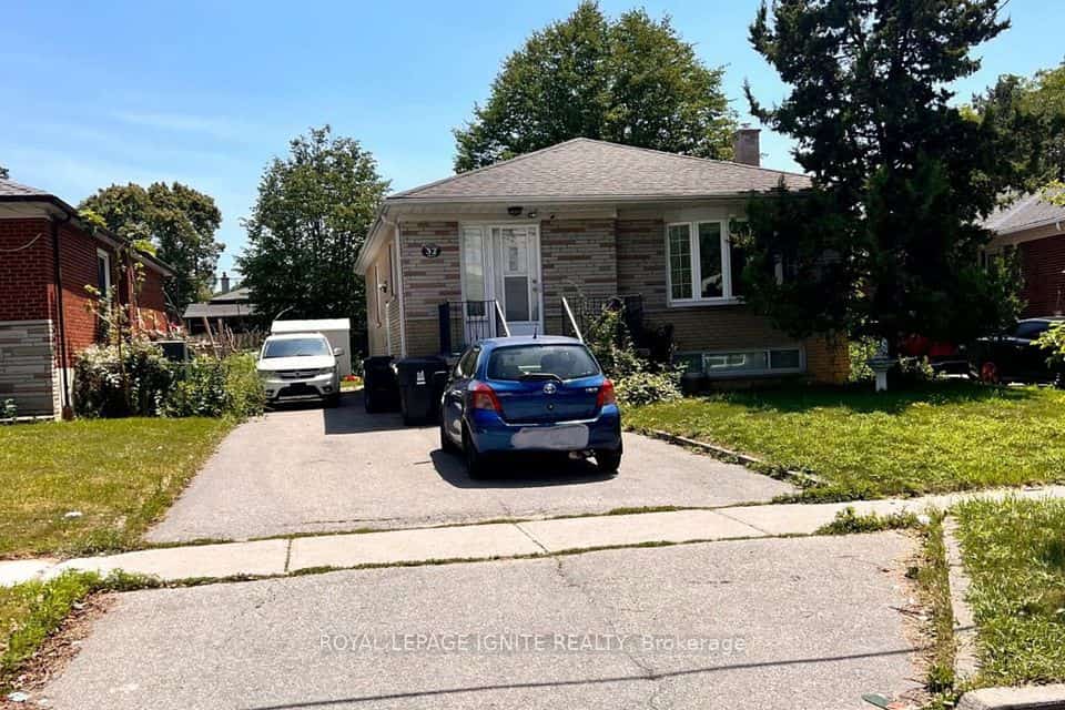 32 Romulus Drive N, Toronto, ON M1K 4C2