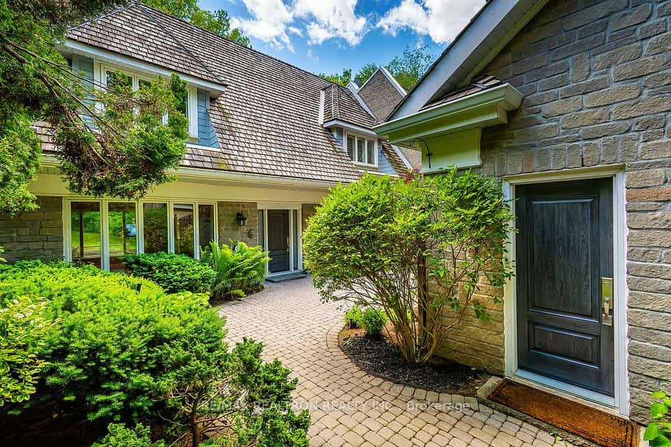 462 Beacon Hall Drive, Aurora, ON L4G 0L3