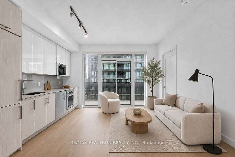 330 Richmond Street W #2203, Toronto, ON M5V 0M4