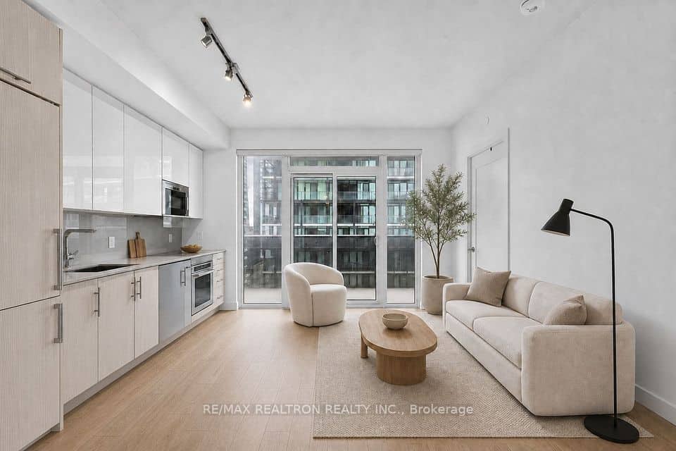 330 Richmond Street W, Toronto