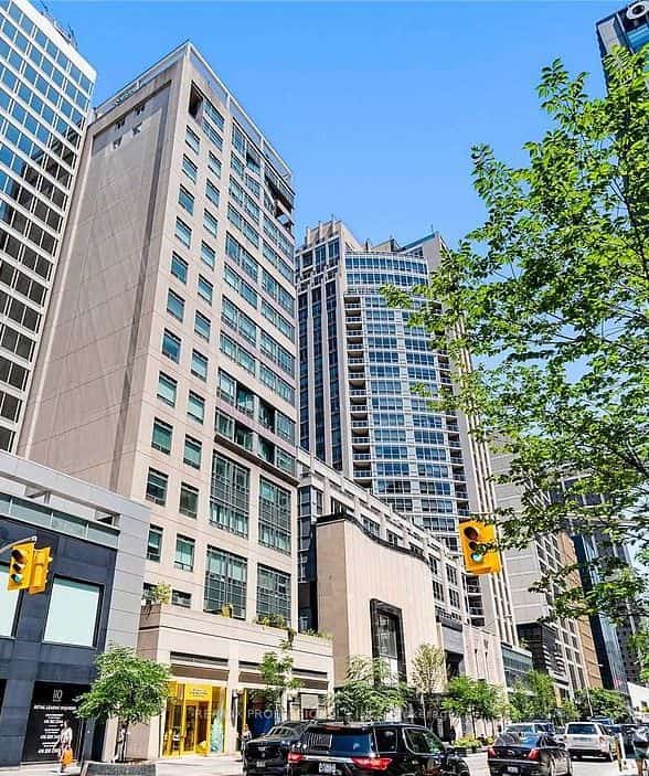 102 Bloor Street W #305, Toronto, ON M5S 1M8