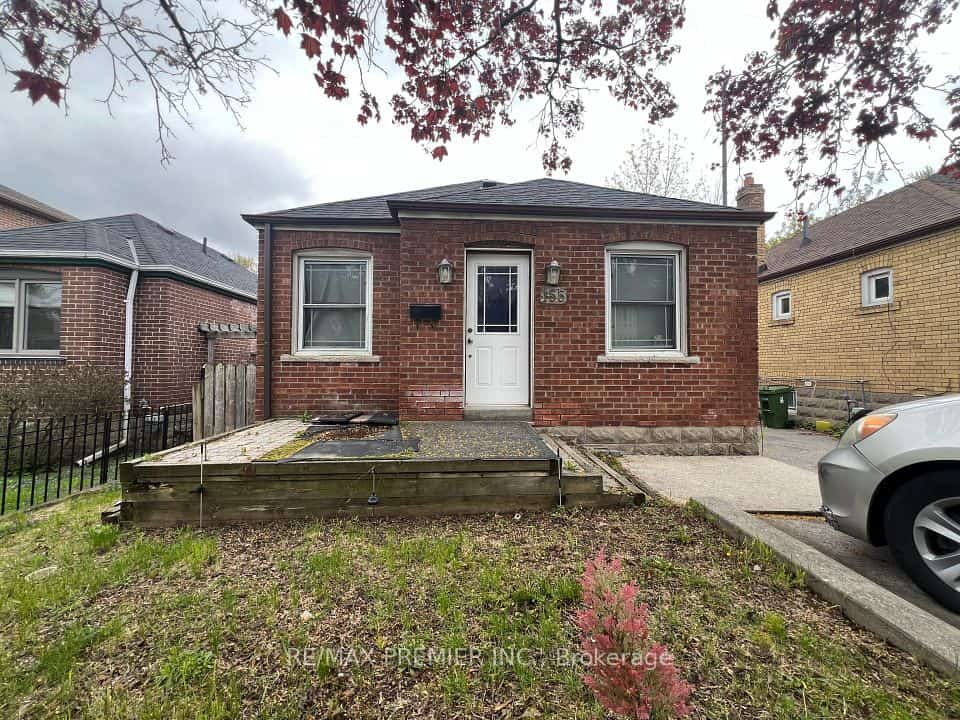 155 William Street, Toronto, ON M9N 2G9
