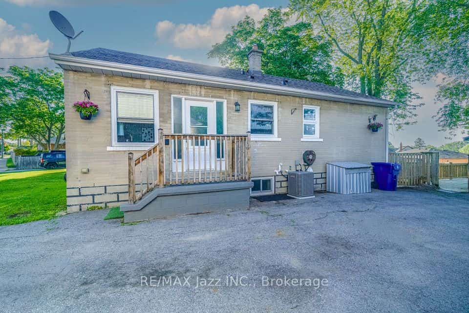 81 Wellington Avenue W, Oshawa, ON L1H 3X8