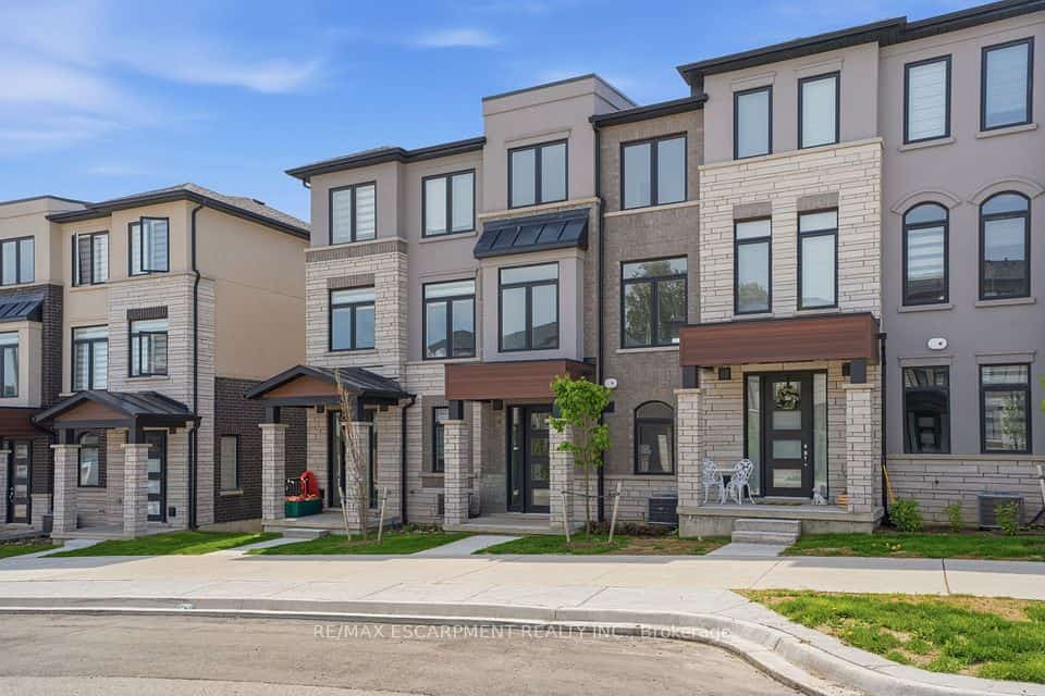 155 Equestrian Way #33, Cambridge, ON N3E 0E8