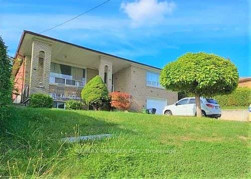 6 Canton Avenue, Toronto, ON M3M 1N2