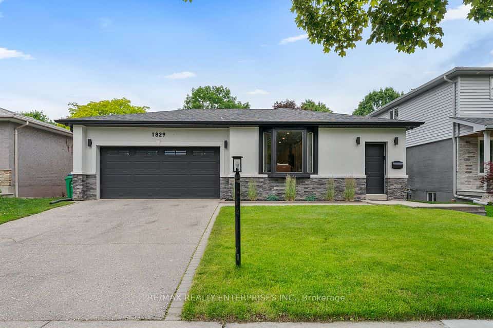 1829 Barsuda Drive, Mississauga, ON L5J 1V3