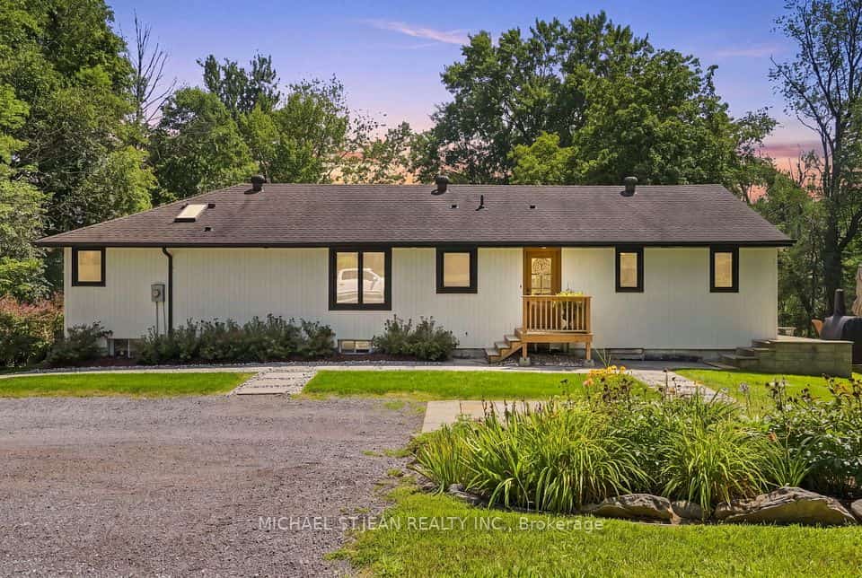 1095 Governors Road, Hamilton, ON L9H 5E3