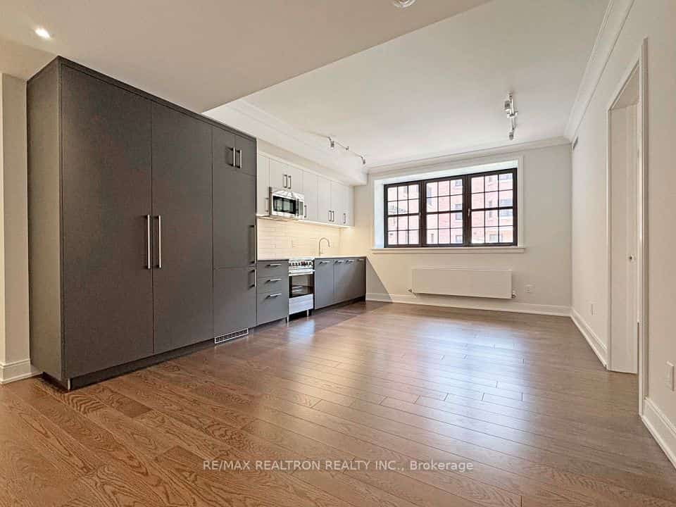 2 Clarendon Avenue #108, Toronto, ON M4V 1H9